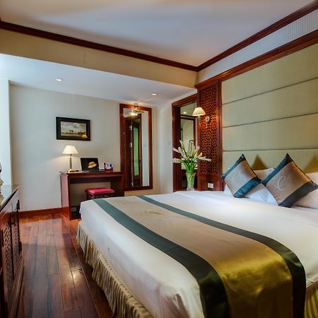 Conifer Boutique Hotel Hanoi Exteriör bild