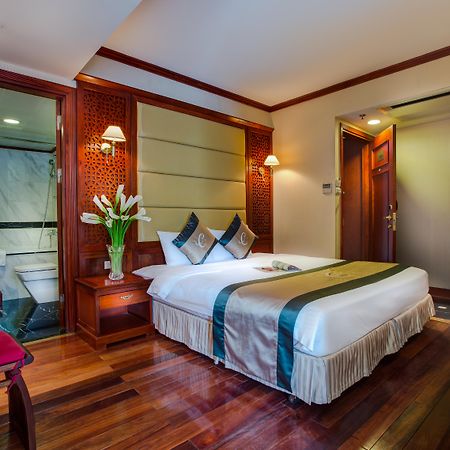 Conifer Boutique Hotel Hanoi Exteriör bild