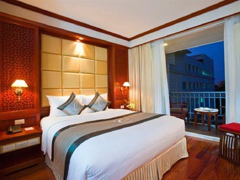Conifer Boutique Hotel Hanoi Exteriör bild